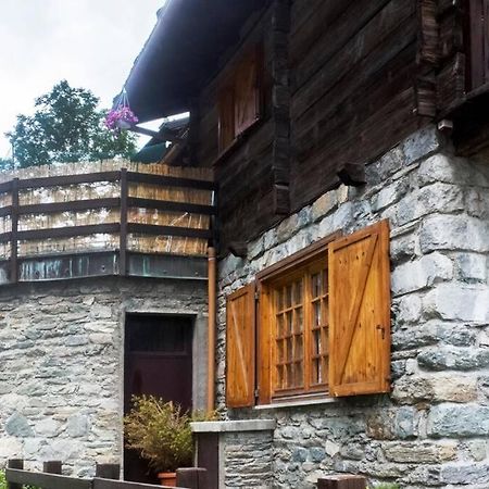 Chalet indipendente in centro a Valtournenche Esterno foto