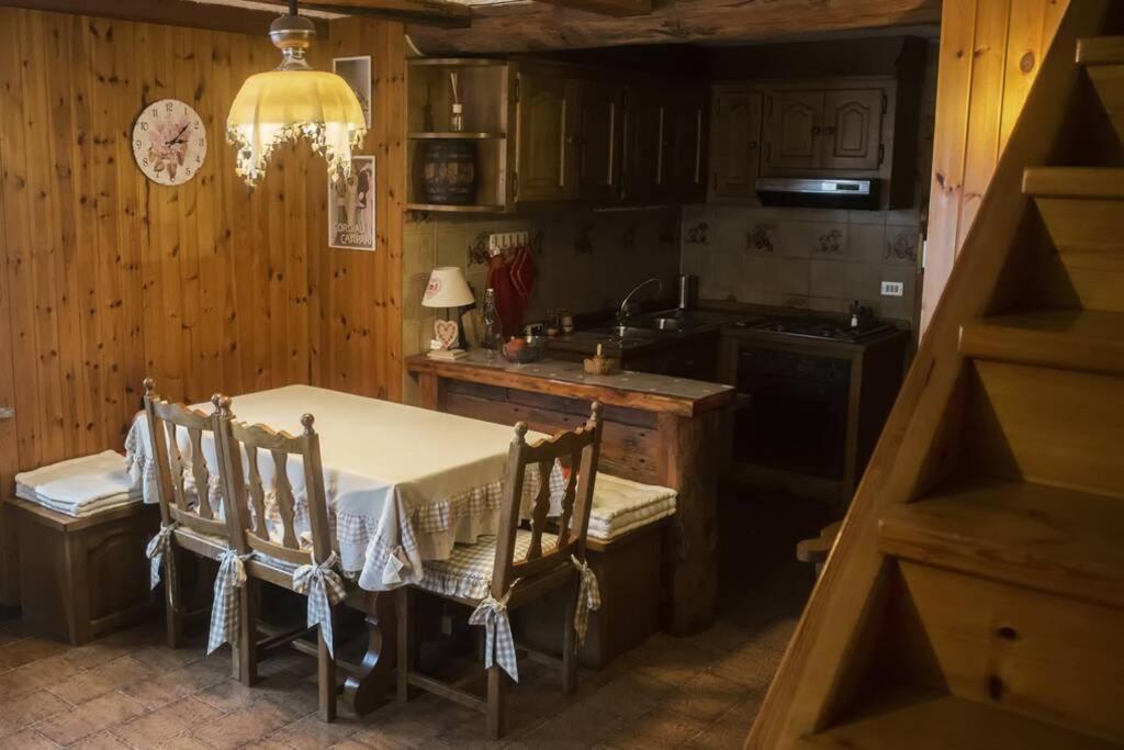 Chalet indipendente in centro a Valtournenche Esterno foto