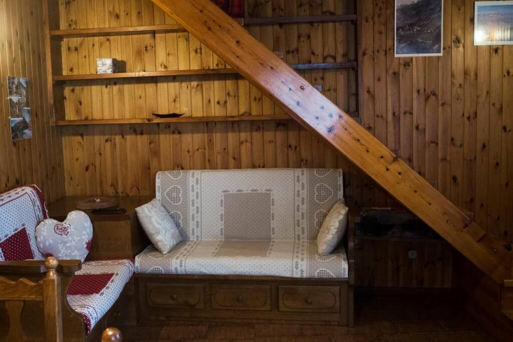 Chalet indipendente in centro a Valtournenche Esterno foto